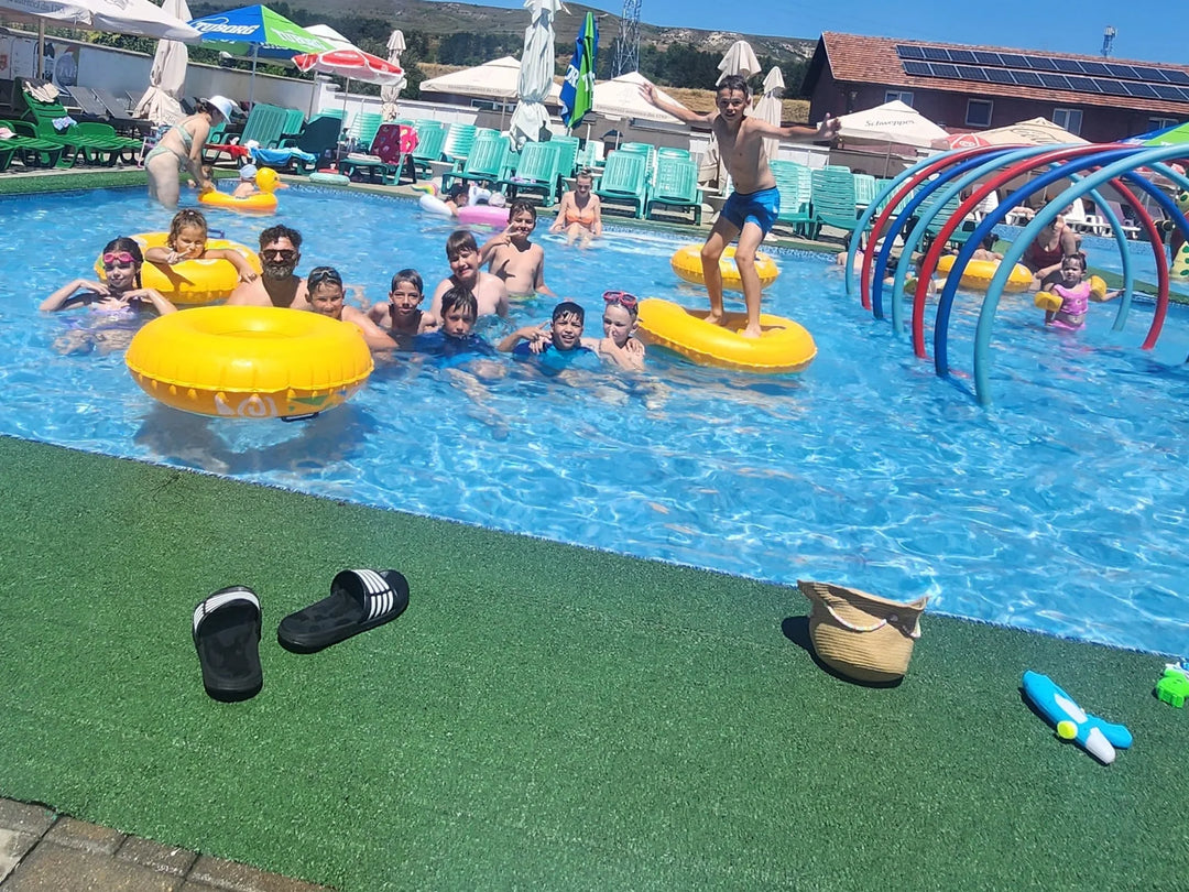 Copii la aquapark in tabara de vara Eagles Transilvania