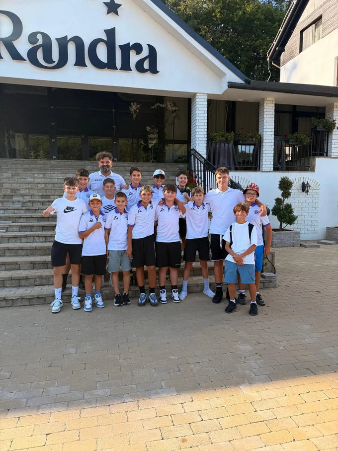 Grupele Eagles Transilvania la sosirea in cantonamentul de la baza Randra, judetul Salaj