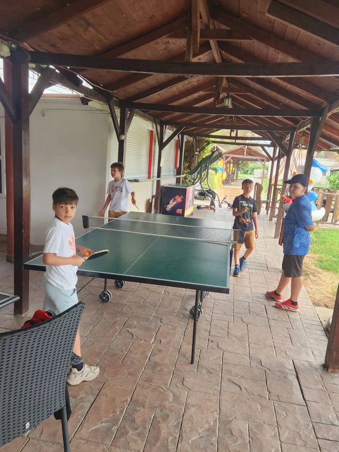 Tenis de masa in tabara de vara